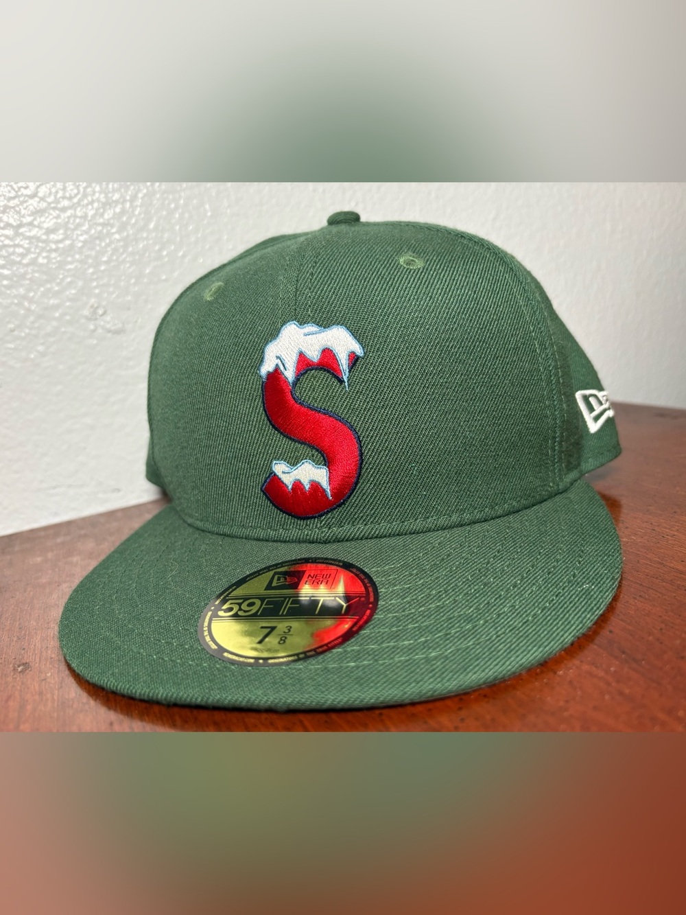 NEW Supreme S Logo New Era Size 7 3/8 Bright Olive FW20